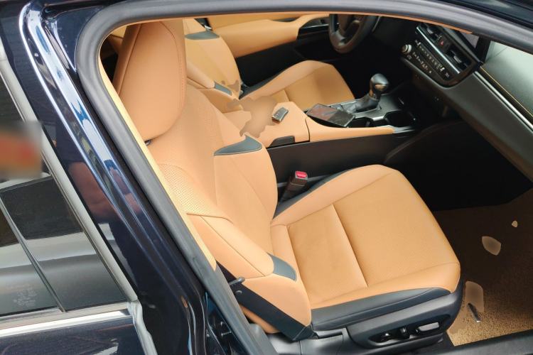 Used Lexus ES 2022 300h Excellence Edition
