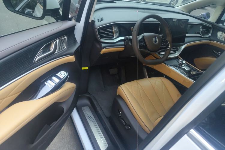 Used Denza D9 2024 DM-i 980 Four-Wheel Drive Prestige Model
