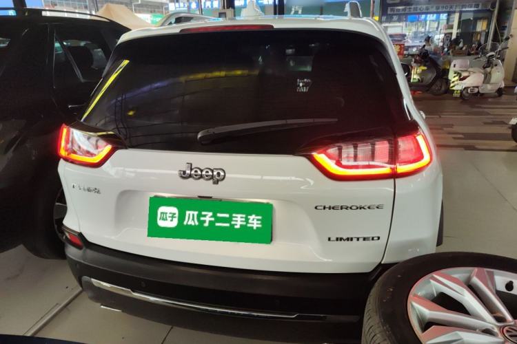Used Jeep Cherokee 2019 2.0T 2WD Enjoyment Edition China V