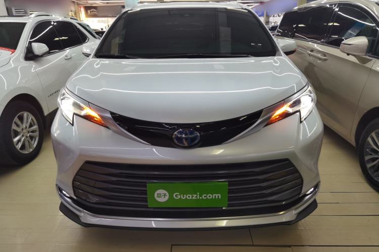 Used Toyota Sienna 2021 2.5L Hybrid Premium Edition
