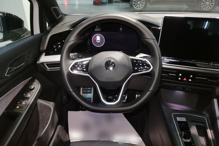 Used Volkswagen Golf 2025 300TSI R-Line
