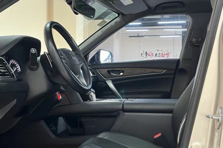 Used Honda UR-V 2017 240TURBO Two-Wheel Drive Luxury Edition China V
