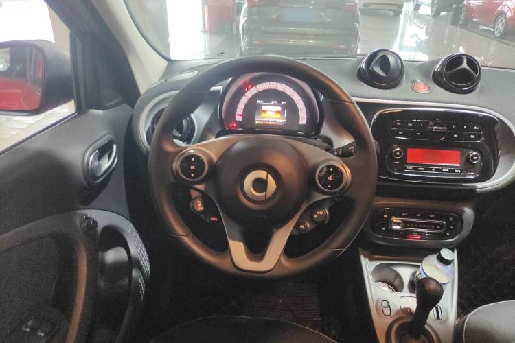 Used  forfour 2016 1.0L 52 kW Passion Edition
