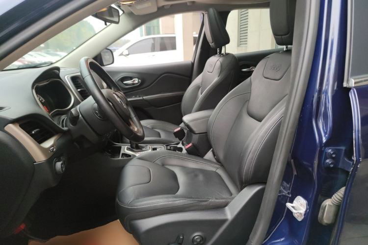 Used  Cherokee 2017 2.0L Superior Edition