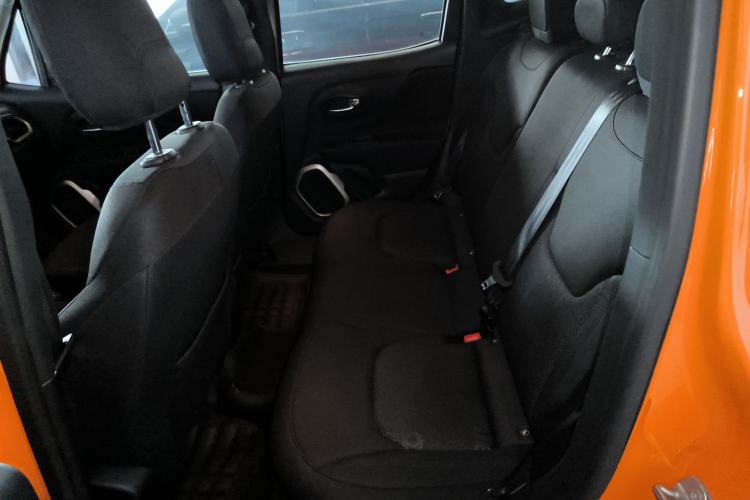 Used  Renegade 2018 Connected Large Screen Version 180T Automatic High-Energy Edition
