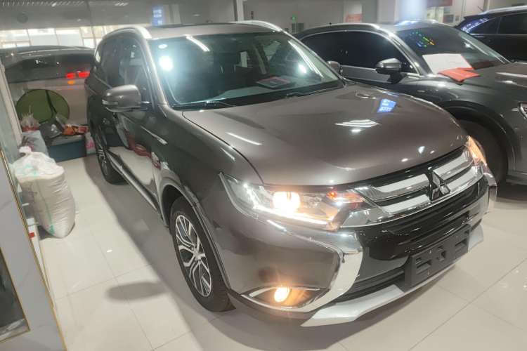 Used Mitsubishi Outlander 2018 2.0L Two-Wheel Drive Glory Edition 5 Seats
