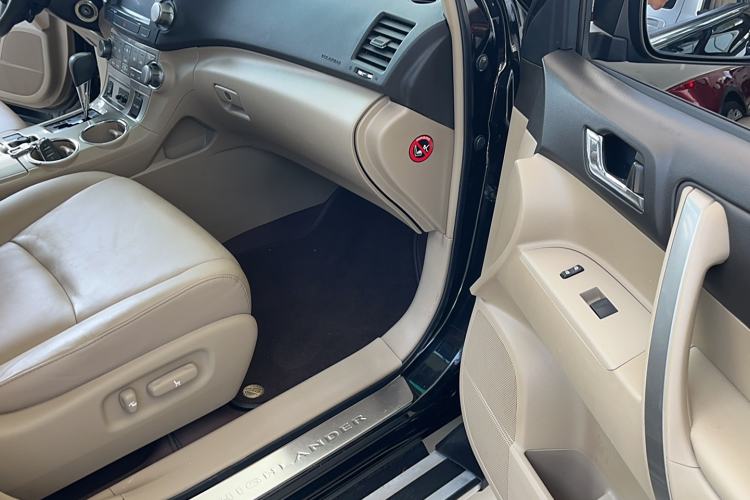 Used Toyota Highlander 2012 2.7L Two-Wheel Drive 7-Seater Luxury Edition
