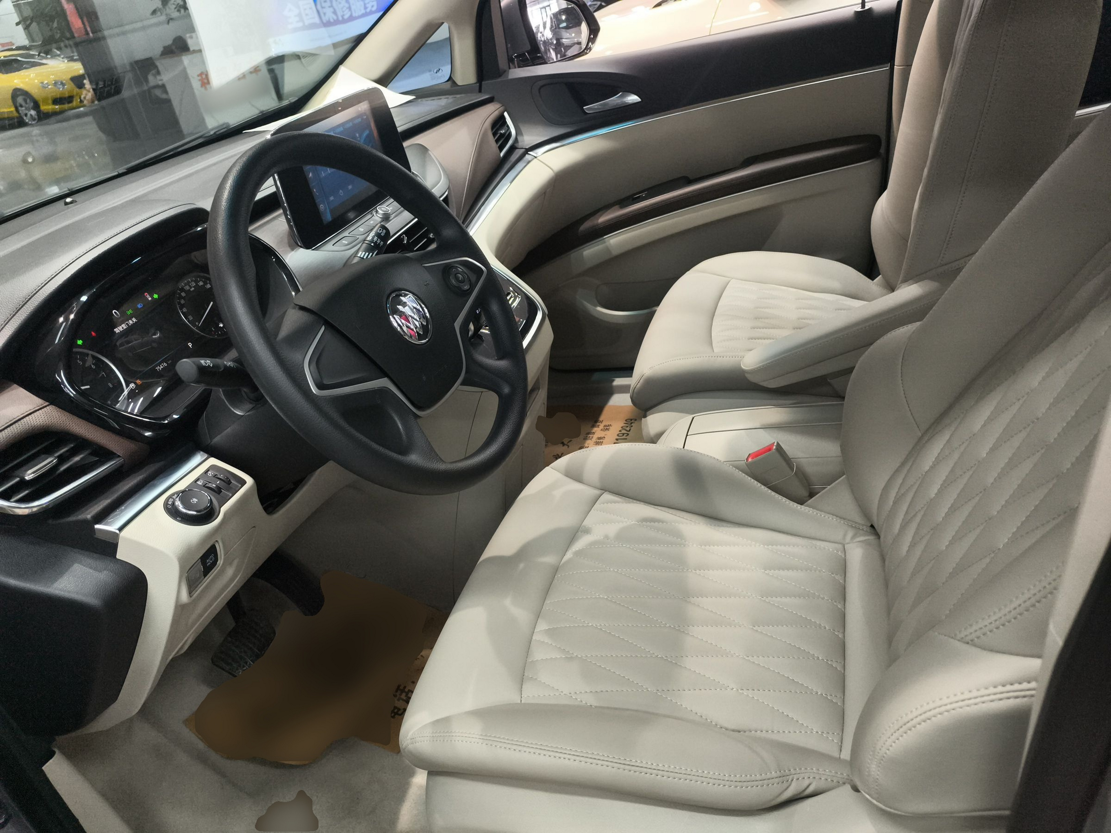 المقاعد الأمامية داخل السيارة