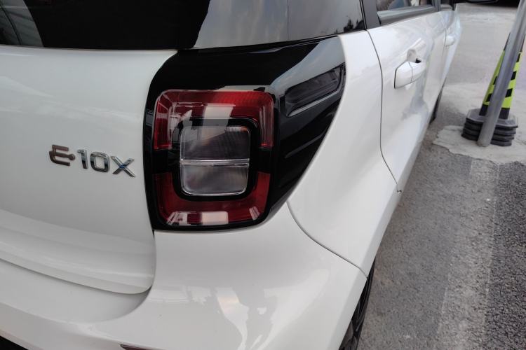 Used SOL E10X 2021 302 km Range Fashion Edition 30.2 kWh
