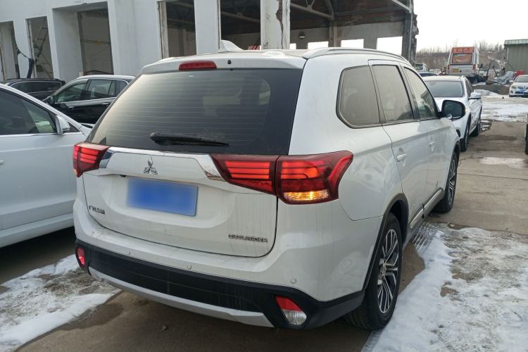 Used Mitsubishi Outlander 2018 2.0L Two-Wheel Drive Glory Edition 5 Seats