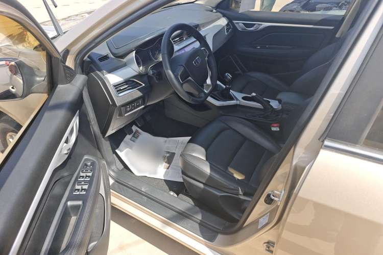 Used Geely Auto Vision 2019 Upgraded Model 1.5L Manual Luxury Version China VI Standard
