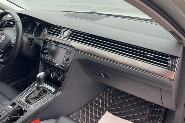 Used Volkswagen Magotan 2018 Facelift 330TSI DSG Luxury Model
