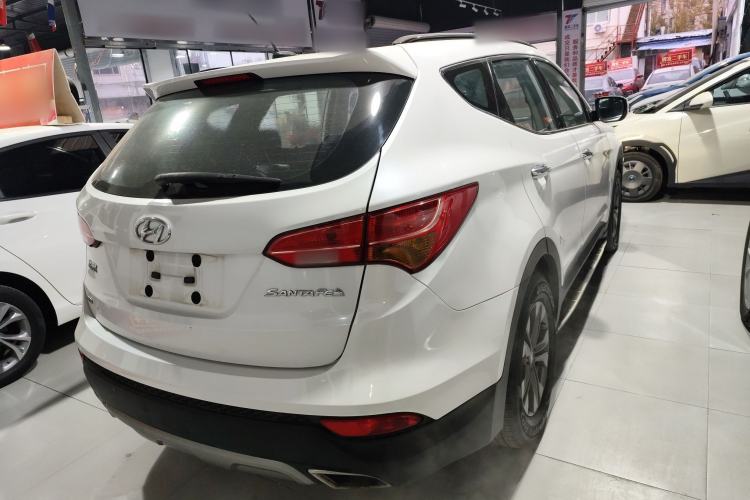 Used Hyundai Santa Fe 2015 2.4L Automatic Two-Wheel Drive Smart Version 5 Seats
