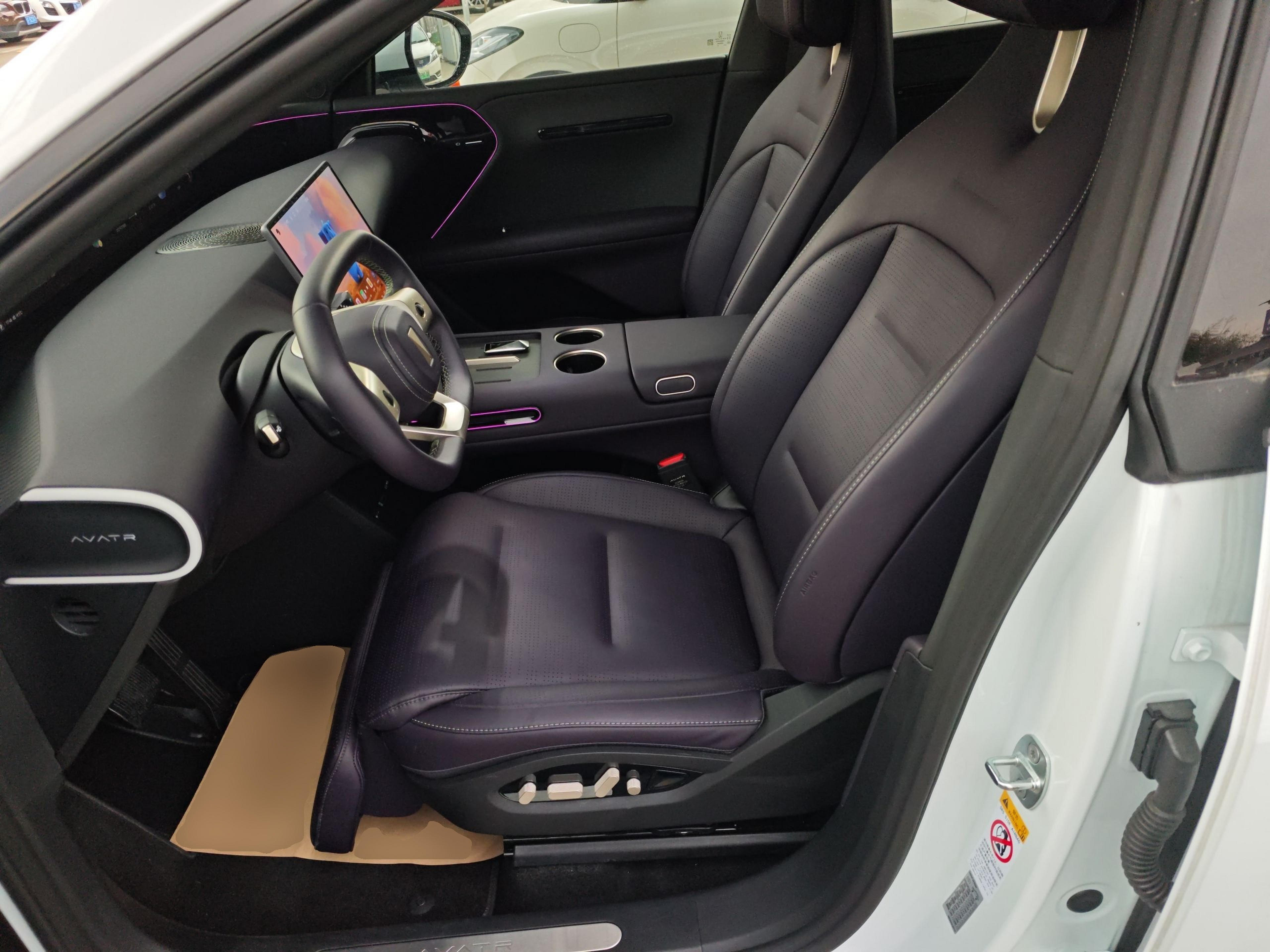 Переднее сиденье в автомобиле