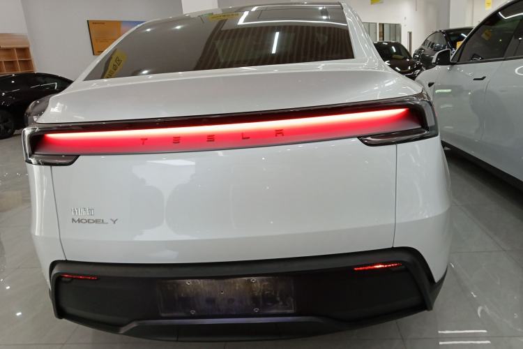 Used Tesla Model Y 2025 Rear-Wheel-Drive Version
