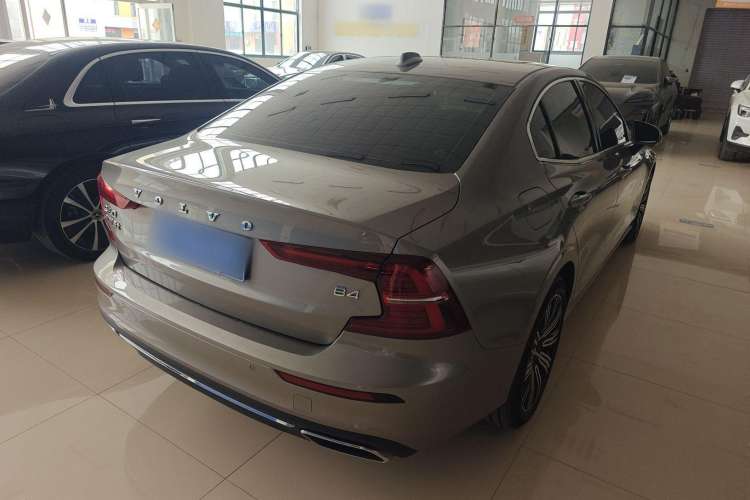 Used Volvo S60 2022 B4 Zhiyuan Luxury Edition