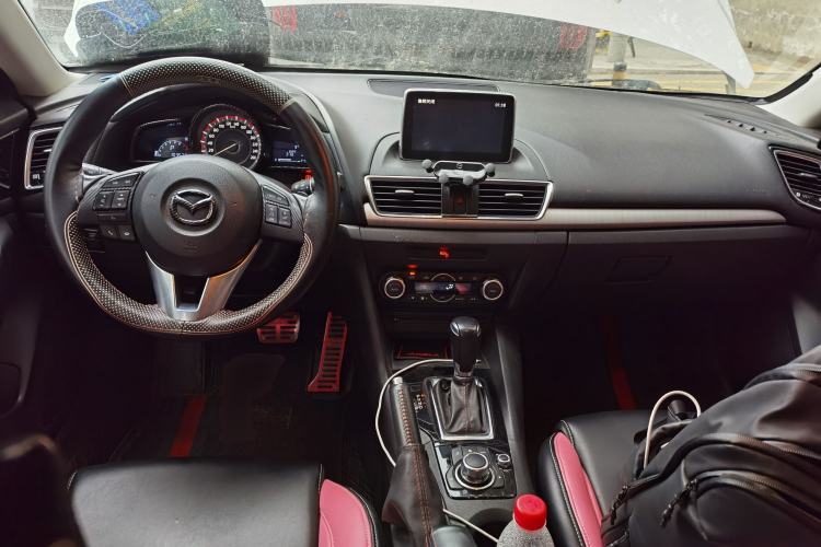 Used Mazda Mazda 3 Axela 2014 Sedan 2.0L Automatic Sport Model
