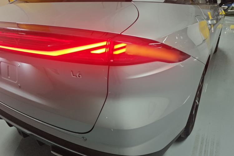 Used  L6 2025 EM-i 140km Starship Edition