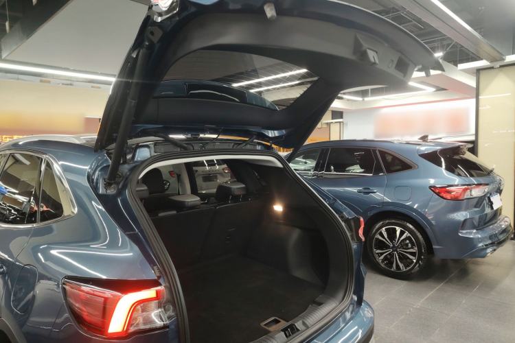 Used Ford Escape 2024 EcoBoost 245 Two-Wheel-Drive Titanium Edition