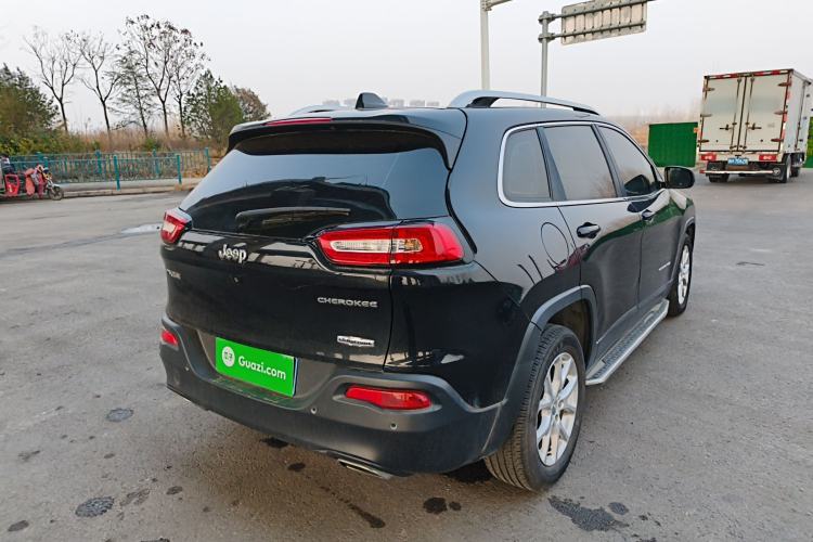 Used  Cherokee 2016 2.4L Leading Smart Version