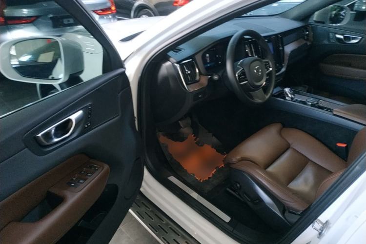 Used Volvo XC60 2023 B5 4x4 Smart Luxury Edition
