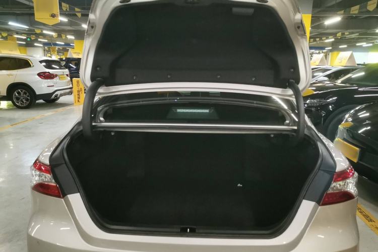 Used Toyota Camry 2021 2.0G Luxury Edition
