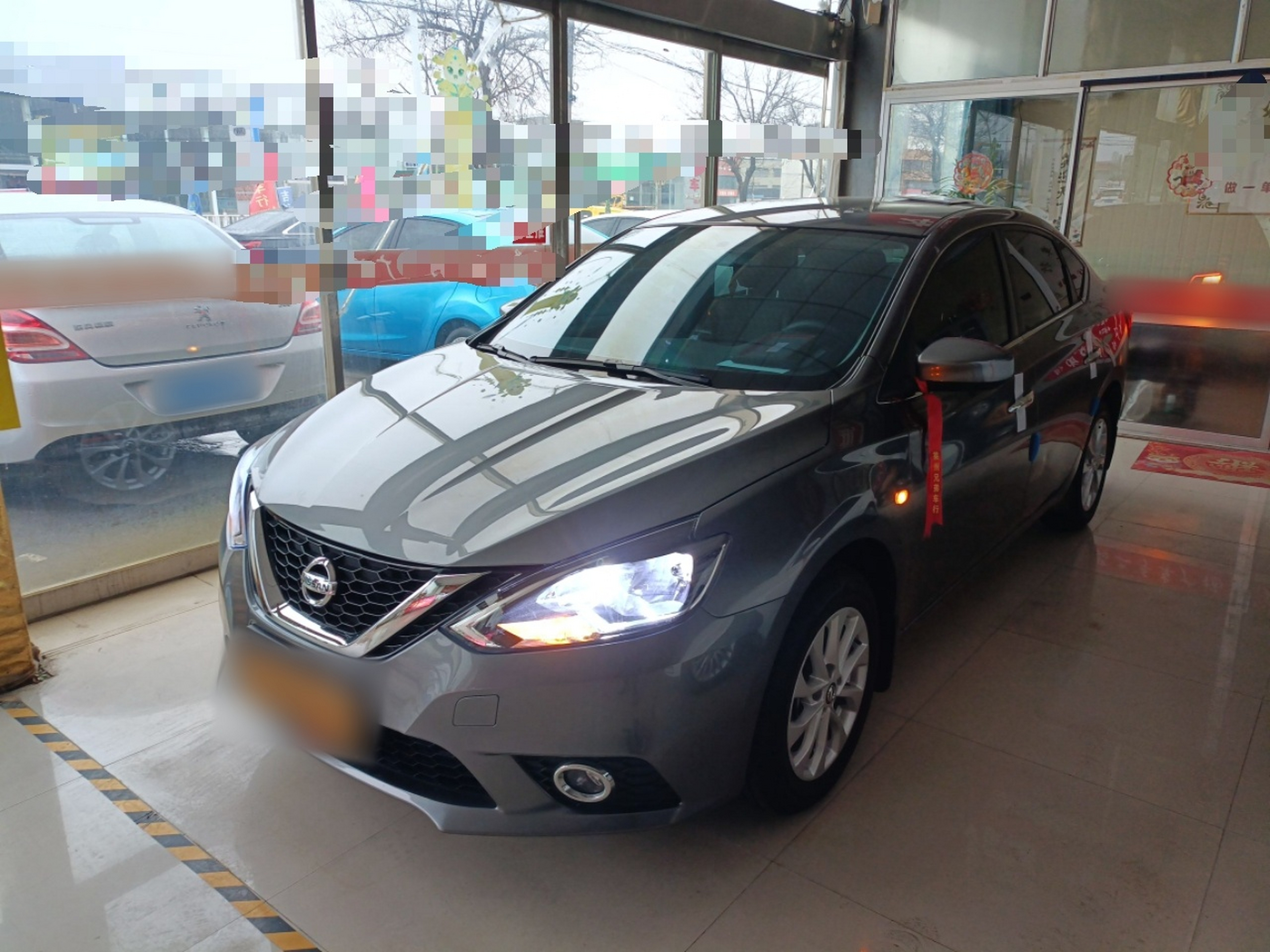 تحت مقدمة السيارة