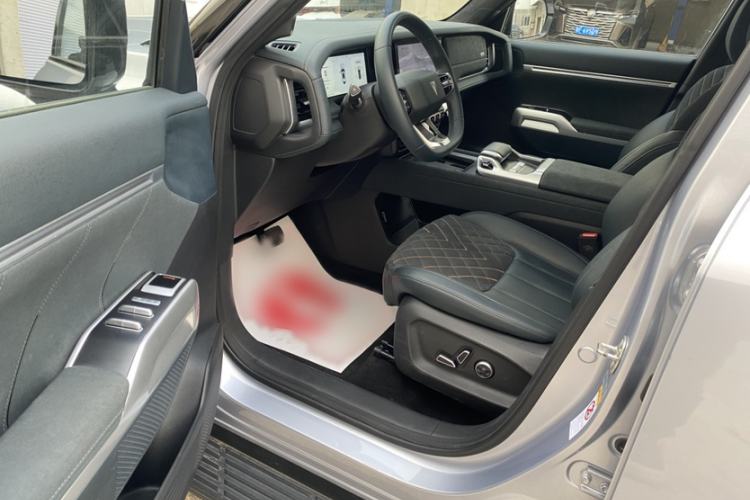 Used  G318 2024 Four-Wheel-Drive Air Suspension Model