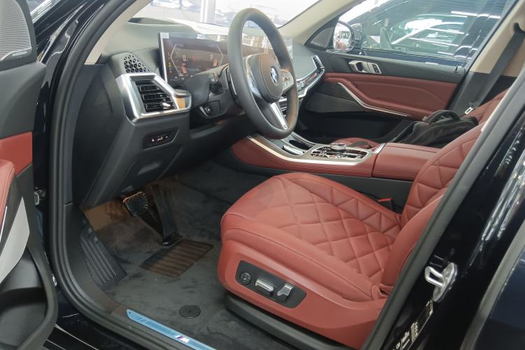 Used BMW X5 2023 xDrive 30Li Luxury M Sport Package
