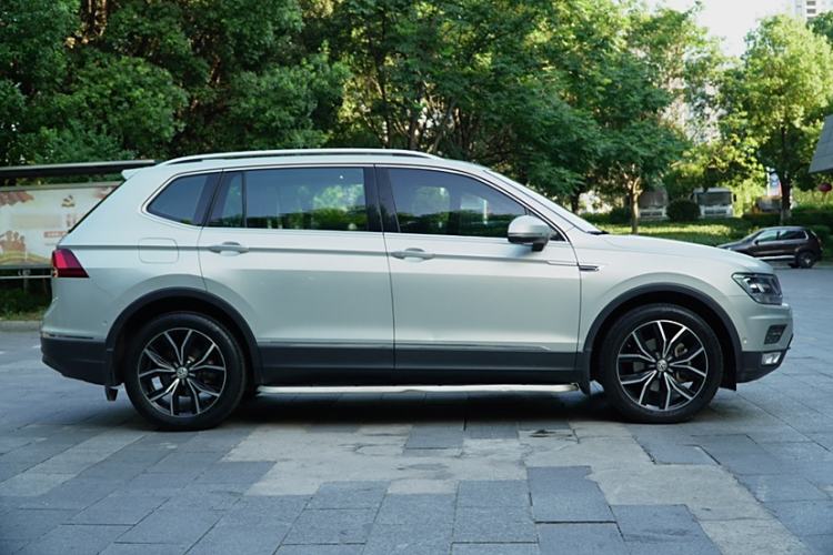 Used Volkswagen Tiguan L 2019 Revised 330TSI Automatic Two-Wheel Drive Smart & Luxury Edition China VI Standard

