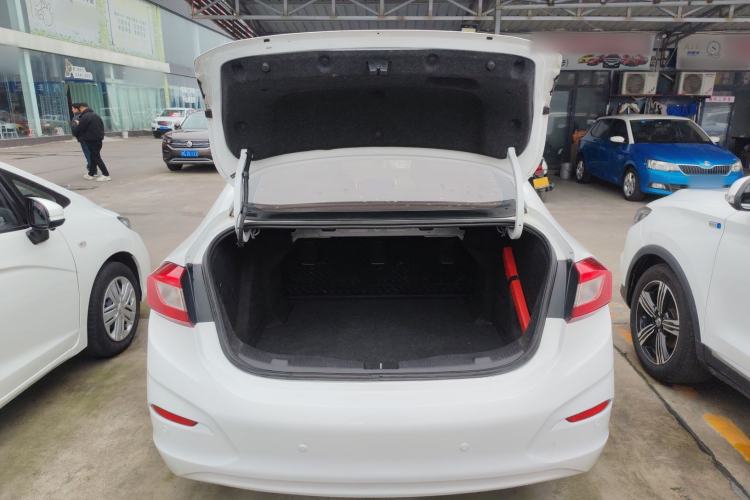 Used Chevrolet Cruze 2018 320 Automatic Pioneer Sunroof Edition
