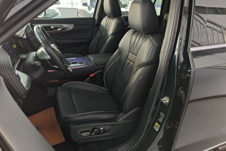 Used GAC Trumpchi GS8 2024 Linghang Series 2.0 TGDI Two-Wheel Drive Luxury Smart Connectivity Version
