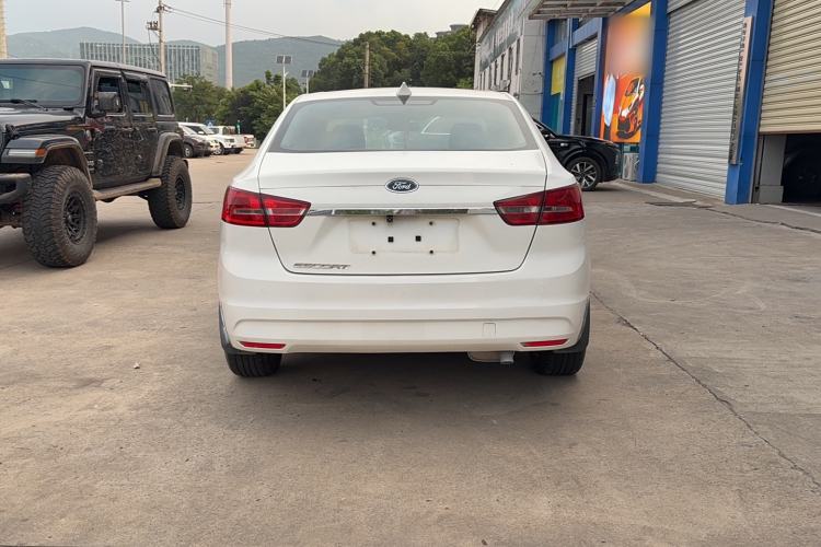 Used Ford Escort 2015 1.5L Automatic Fashion Model