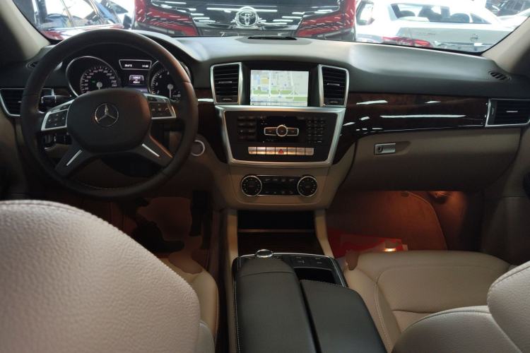 Used Mercedes-Benz M-Class 2014 ML 400 4MATIC Dynamic Model