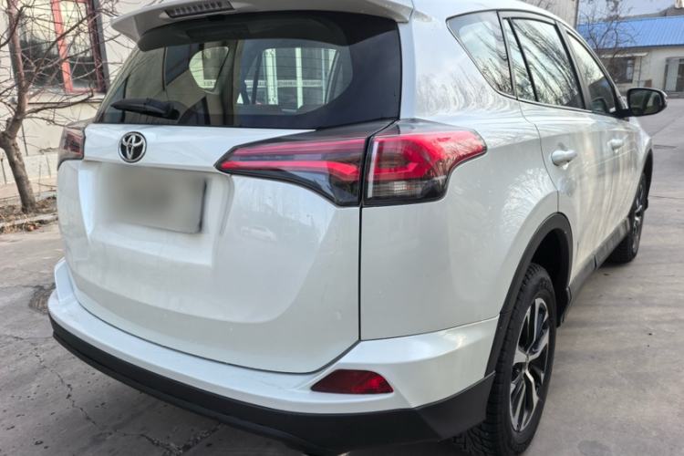 Used Toyota RAV4 2016 2.0L CVT Two-Wheel Drive Urban Edition China V Standard