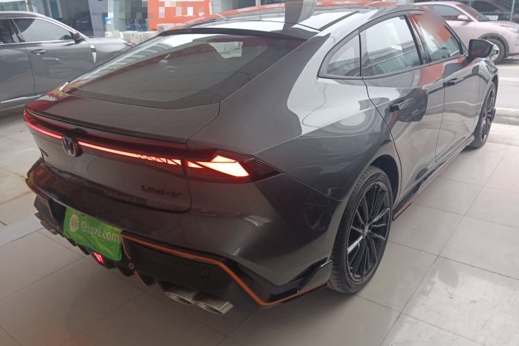 Used Changan UNI-V 2023 2.0T Leading-Speed Edition
