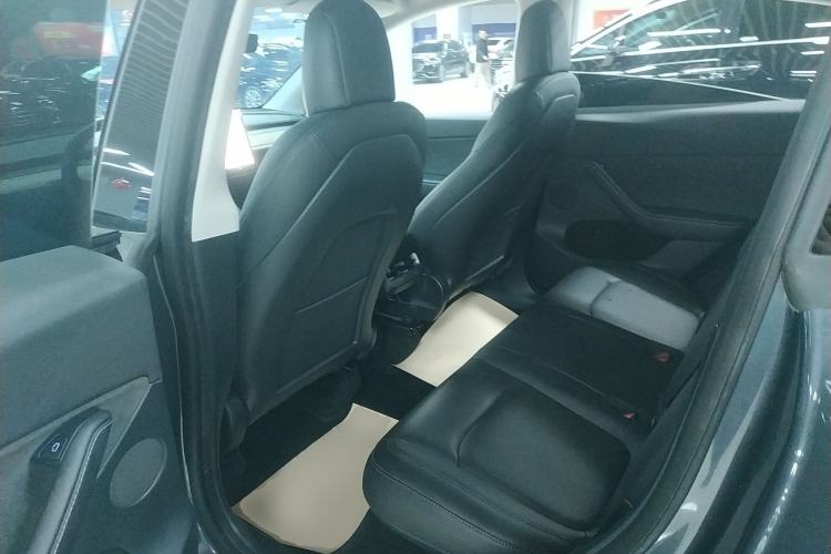 Used Tesla Model Y 2022 Long-Range All-Wheel-Drive Version
