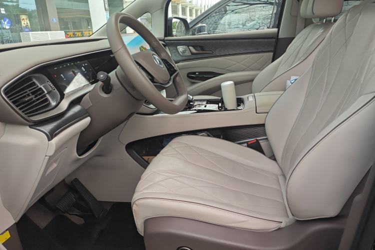 Used Denza D9 2022 DM-i 1040 Prestige Model