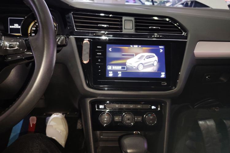 Used Volkswagen Tiguan L 2021 330TSI Automatic Two-Wheel Drive Smart Edition
