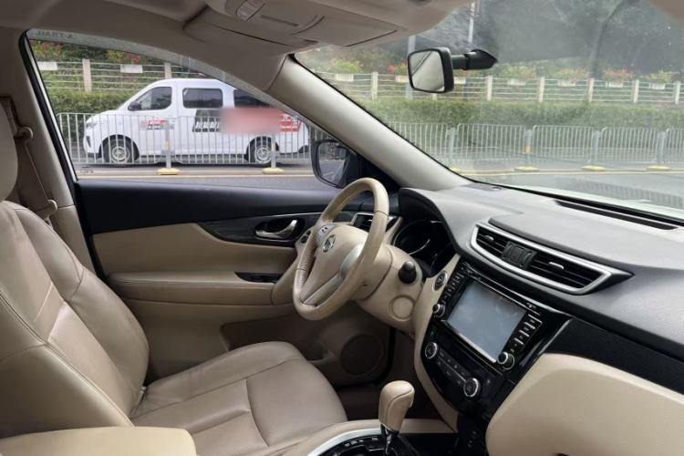 Used Nissan X-Trail 2014 2.5L CVT Luxury Edition 4WD
