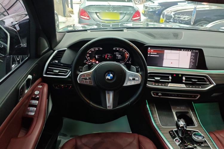 Used BMW X5 2022 xDrive 40Li M Sport Package
