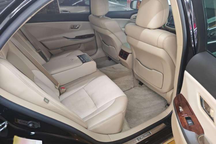 Used Toyota Crown 2012 2.5L Royal Leather Edition
