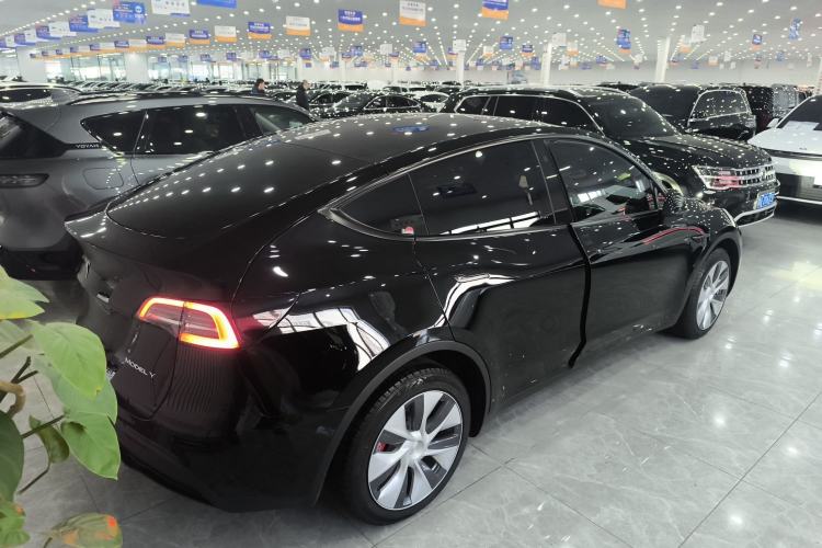 Used Tesla Model Y 2023 Long-Range All-Wheel-Drive Version
