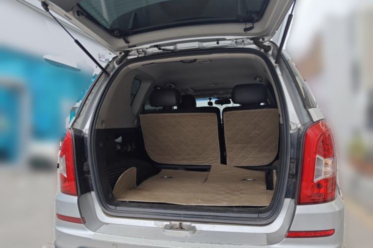 Used SsangYong Rexton W 2014 2.0T Four-Wheel Drive Luxury Navigation Version with 5 Seats
