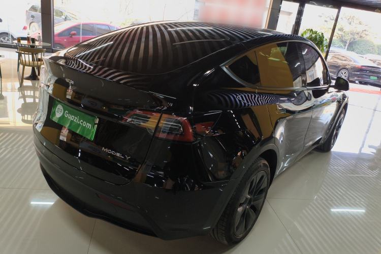 Used Tesla Model Y 2023 Long-Range All-Wheel-Drive Version
