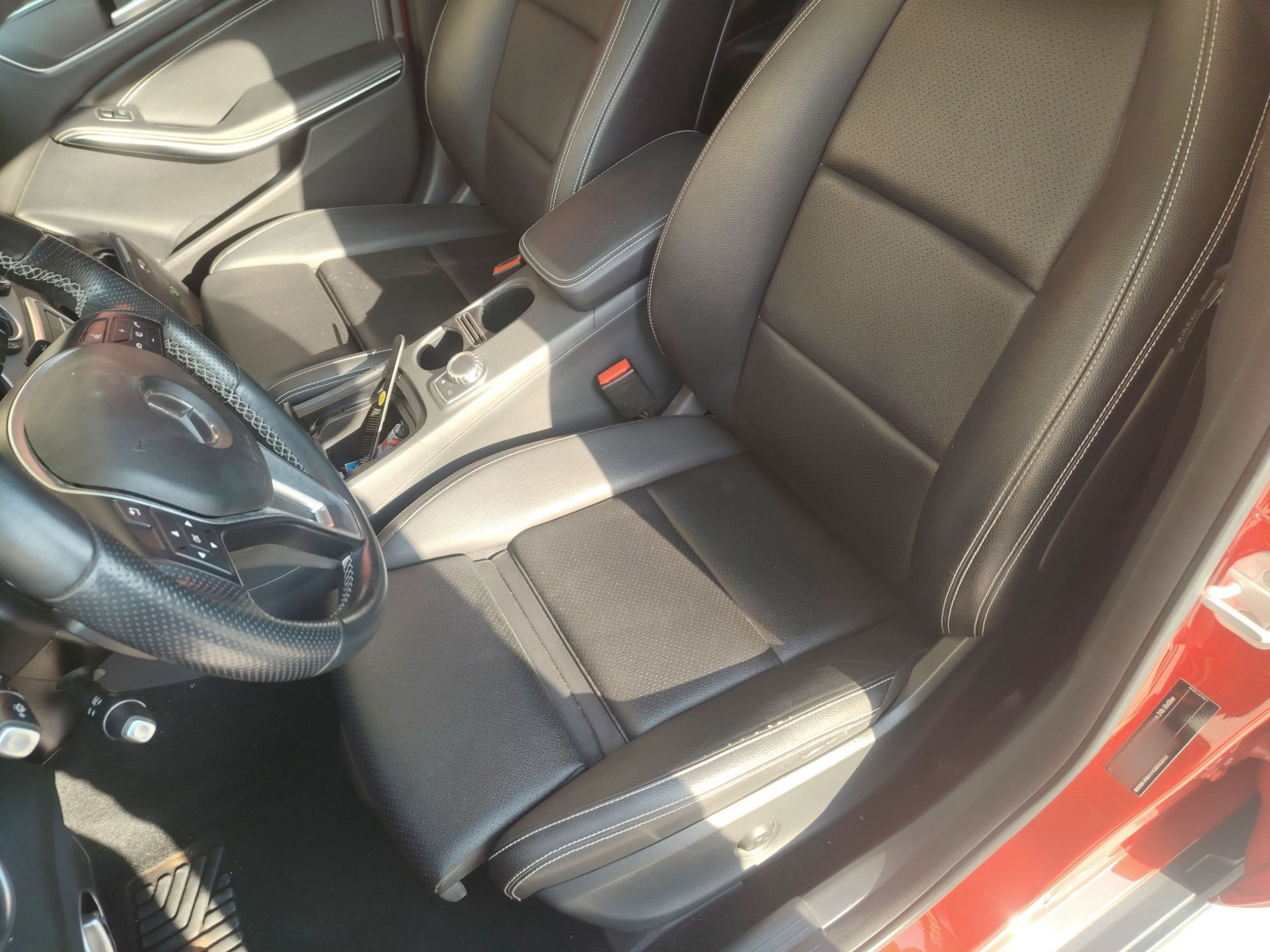 Переднее сиденье в автомобиле