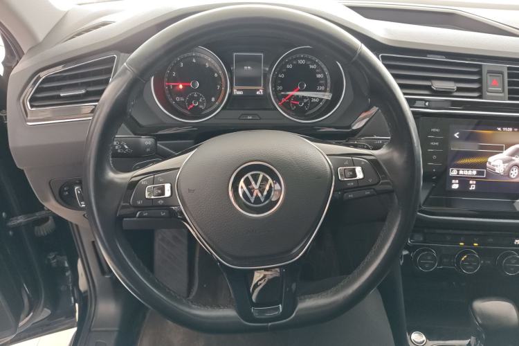 Used Volkswagen Tiguan L 2021 330TSI Automatic Two-Wheel Drive Smart Edition
