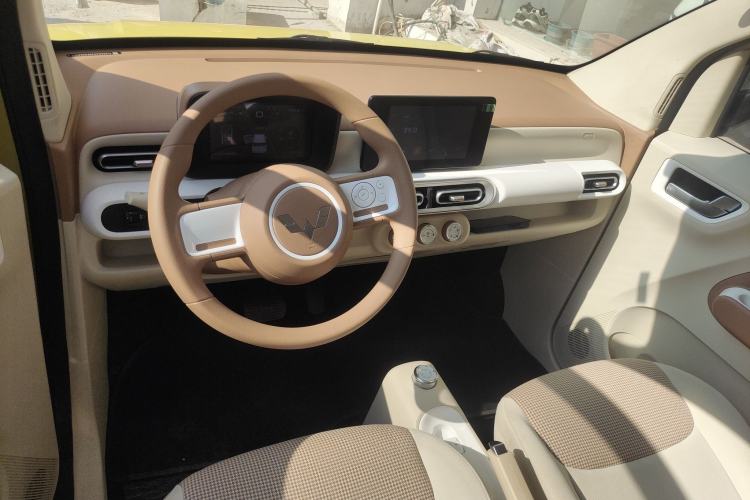 Used Wuling Hongguang MINIEV 2024 3rd Generation 215km Advanced Version
