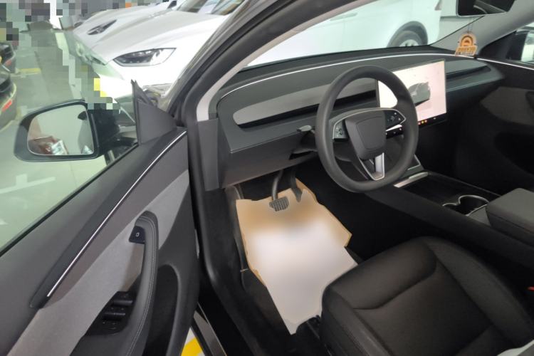 Used Tesla Model Y 2025 Rear-Wheel-Drive Version
