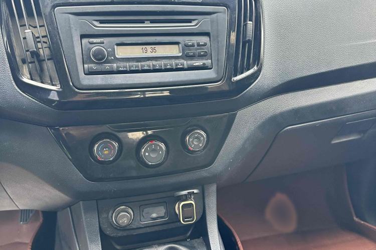 Used Isuzu JLM 2018 2.8T Classic Edition Two-Wheel Drive Luxury Version JE493ZLQ5F